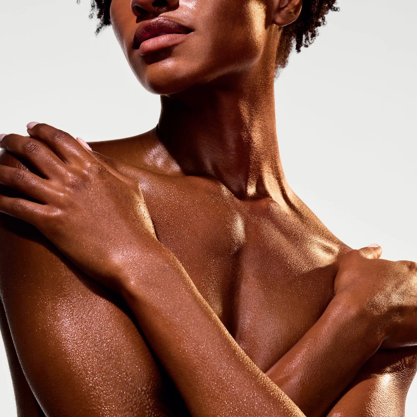 the-glow-getter-multi-oil-body-scrub-r9 NATR-40028-Alt-Image-The_Glow_Getter_Multi-Oil_Body_Scrub-06_1.webp